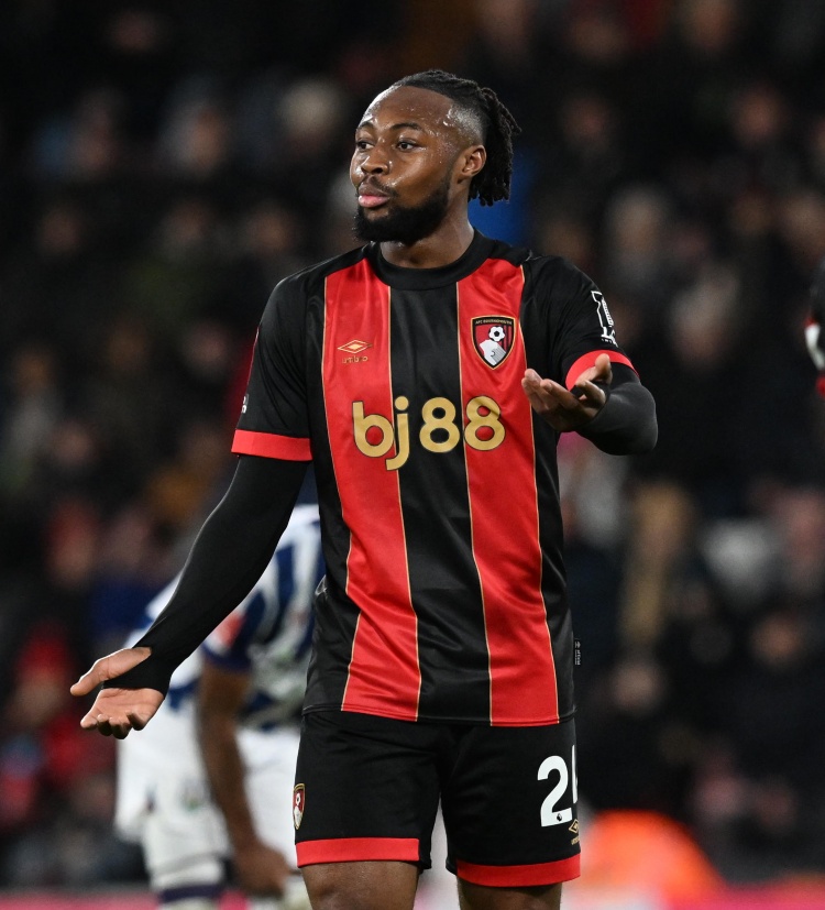 实时更新-斯洛特称赞塞梅尼奥:他不仅是一名出色的球员,心理上也非常强大