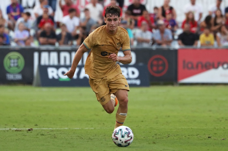 卡萨多未来悬而未决,巴萨持开放态度但尊重球员意愿