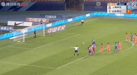 1661952553284015261.gif 【中超】吴曦点球于汉超破门 申花主场2比1逆转泰山