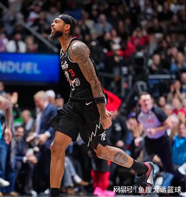 绿凯拒23分逆转！布朗30+8全队第一，湖人旧将30+4尽力，怀特27+5