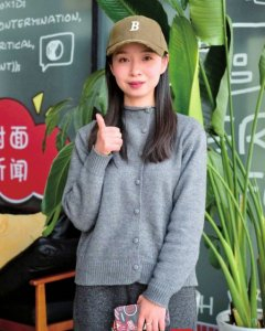 成都蓉城女球迷白芸：哪场不去都觉得可惜|客场|成都蓉城足球俱乐部|足协|亚冠|贝克汉姆_新浪体育_新浪新闻