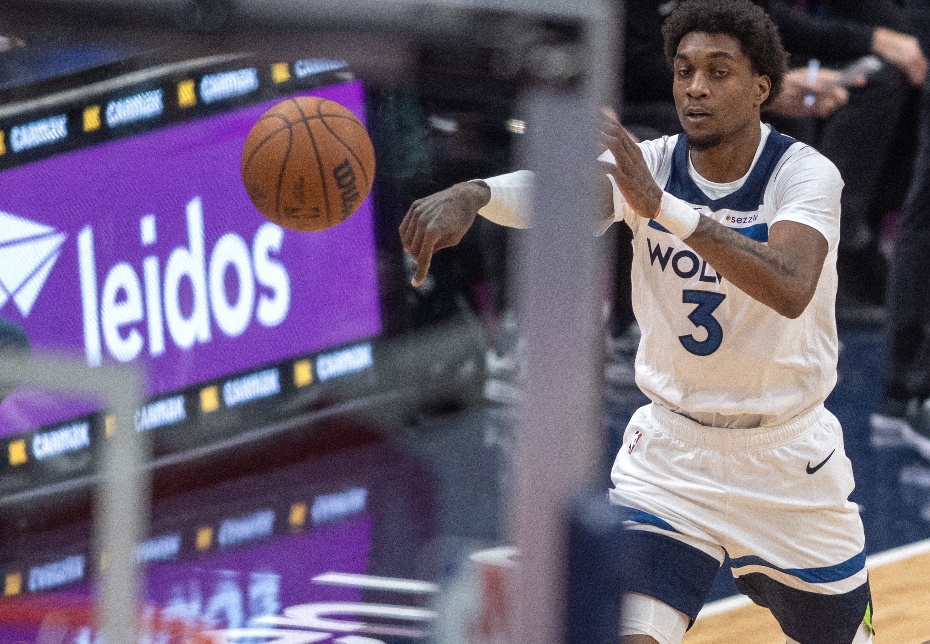 多样化赛事频道-爱德华兹：麦丹每晚都全力以赴&amp;无论攻防 我们都非常依赖他